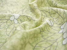 画像をギャラリービューアに読み込む, 洗える着物 小紋 反物 東レシルック フルオーダー仕立て付 ペールグリーン リーフ 美しいキモノ掲載 ぴったり自分サイズにお仕立てで着姿きれい 袷も単衣もオールシーズン対応