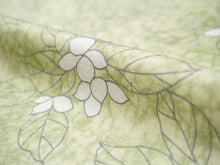 画像をギャラリービューアに読み込む, 洗える着物 小紋 反物 東レシルック フルオーダー仕立て付 ペールグリーン リーフ 美しいキモノ掲載 ぴったり自分サイズにお仕立てで着姿きれい 袷も単衣もオールシーズン対応