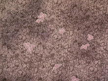 画像をギャラリービューアに読み込む, 洗える着物 小紋 反物 東レシルック フルオーダー仕立て付 ブラウン リーフ 美しいキモノ掲載 ぴったり自分サイズにお仕立てで着姿きれい 袷も単衣もオールシーズン対応