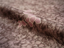 画像をギャラリービューアに読み込む, 洗える着物 小紋 反物 東レシルック フルオーダー仕立て付 ブラウン リーフ 美しいキモノ掲載 ぴったり自分サイズにお仕立てで着姿きれい 袷も単衣もオールシーズン対応