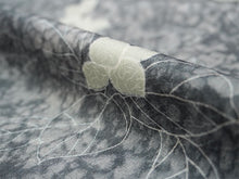 画像をギャラリービューアに読み込む, 洗える着物 小紋 反物 東レシルック フルオーダー仕立て付 グレー リーフ 美しいキモノ掲載 ぴったり自分サイズにお仕立てで着姿きれい 袷も単衣もオールシーズン対応