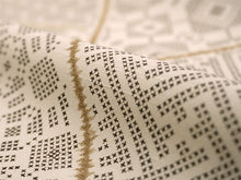 画像をギャラリービューアに読み込む, 洗える 着物 反物 紬風 レディース セミオーダー 仕立て付 ベージュ 裂取り 亀甲 紗綾型 格天井 古典 XS S M L XL 袷 単衣 テイジン素材 NKF エヌケーエフ 和装 和服 女性 小紋 きもの 羽織 コート ポリエステル