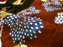 画像をギャラリービューアに読み込む, はんてん レディース 半纏 リバーシブル 黒 赤茶 紗綾型 扇 花 フリーサイズ リバーシブル 軽くて暖かい 部屋着やお散歩に 防寒・節電に