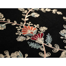 画像をギャラリービューアに読み込む, カシミール刺繍ストール 大判 黒 更紗 ウール エスニックな花柄刺繍 秋冬にサッと羽織れる軽くて暖かいショール 和装にも洋装にも