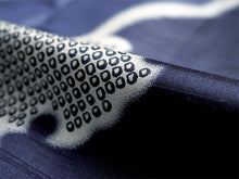 画像をギャラリービューアに読み込む, 雨コート 一部式 道中着衿 ネイビー 雪輪 XLサイズ すぐに着られるお仕立て上がり 持ち運びに便利なポーチ付き 洗えるポリエステル