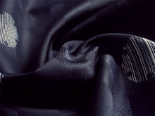 画像をギャラリービューアに読み込む, 雨コート 一部式 道中着衿 ダークネイビー 雪輪 Lサイズ すぐに着られるお仕立て上がり 持ち運びに便利なポーチ付き 洗えるポリエステル