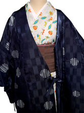 画像をギャラリービューアに読み込む, 雨コート 一部式 道中着衿 ダークネイビー 雪輪 Lサイズ すぐに着られるお仕立て上がり 持ち運びに便利なポーチ付き 洗えるポリエステル