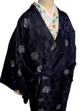 画像をギャラリービューアに読み込む, 雨コート 一部式 道中着衿 ダークネイビー 雪輪 Lサイズ すぐに着られるお仕立て上がり 持ち運びに便利なポーチ付き 洗えるポリエステル