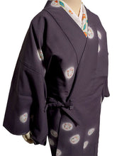 画像をギャラリービューアに読み込む, 雨コート 一部式 道中着衿 パープル グレー 花 丸紋 Lサイズ すぐに着られるお仕立て上がり 持ち運びに便利なポーチ付き 洗えるポリエステル