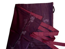 画像をギャラリービューアに読み込む, 雨コート 二部式 道中着衿 ワインレッド 蔦 Lサイズ すぐに着られるお仕立て上がり 持ち運びに便利なポーチ付き 洗えるポリエステル