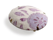 画像をギャラリービューアに読み込む, 帯留 絹 白地 パープル オリエンタル柄 オーバル 絹帯地で作ったくるみボタン風の素朴かわいい帯どめ 四分紐にも通せる大きめサイズ