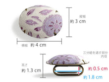 画像をギャラリービューアに読み込む, 帯留 絹 白地 パープル オリエンタル柄 オーバル 絹帯地で作ったくるみボタン風の素朴かわいい帯どめ 四分紐にも通せる大きめサイズ