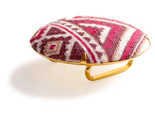 画像をギャラリービューアに読み込む, 帯留 絹 白地 ピンク 幾何学 ラウンド 絹帯地で作ったくるみボタン風の素朴かわいい帯どめ 四分紐にも通せる大きめサイズ