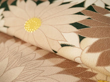 画像をギャラリービューアに読み込む, 洗える着物 袷 小紋 Lサイズ 仕立て上がり 単品 深緑 ベージュ 菊 レディース 品よい縮緬地のお洒落な小紋