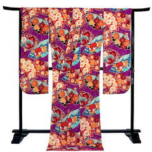 画像をギャラリービューアに読み込む, 【中古】振袖 正絹 美品 紫 オレンジ 扇 菊 桜 橘 成人式や卒業式に、晴れやかな正絹の振袖をお得な中古で。 自分だけの晴れ姿