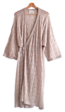 画像をギャラリービューアに読み込む, 着物コート 透かし編み フリーサイズ 羽織 道中着 レディース ロング丈 長め カシュクール ホワイト グレー キャメル 仕立上り 薄物 コート ちりよけ 女性 YOUTOWA ユウトワ