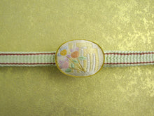 画像をギャラリービューアに読み込む, 送料無料 帯締め 帯留 セット パステル黄緑地紅紅白ライン柄帯締め+黒クリーム地橘に七宝源氏香柄帯留め セール対象外