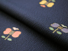 画像をギャラリービューアに読み込む, 【小紋 正絹 反物】着物 反物のみ 丹後ちりめん 紺地小花柄【送料無料】【hzふい】