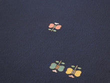 画像をギャラリービューアに読み込む, 【小紋 正絹 反物】着物 反物のみ 丹後ちりめん 紺地小花柄【送料無料】【hzふい】