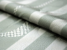 画像をギャラリービューアに読み込む, 【小紋 正絹 反物】着物 反物のみ 薄グレー×薄緑地縞柄【送料無料】【hzらち】