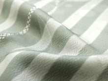 画像をギャラリービューアに読み込む, 【小紋 正絹 反物】着物 反物のみ 薄グレー×薄緑地縞柄【送料無料】【hzらち】