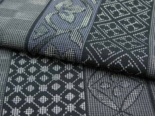 画像をギャラリービューアに読み込む, 洗える着物 夏着物 小紋 反物 東レ 夏用 紗 フルオーダー 仕立て付 黒グレー色七宝幾何学市松ストライプ柄 kbくに 女性 レディース 送料無料 着物
