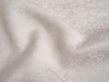 画像をギャラリービューアに読み込む, 東レシルック色無地 着物 反物 薄グレーホワイト オフホワイト色 フルオーダー お仕立て付き 紋意匠 四季の花草 柄地紋 女性 レディース 洗える着物 袷 単衣 きもの 和装 和服 羽織 コート【No.609】