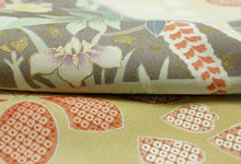 画像をギャラリービューアに読み込む, 【正絹訪問着 未仕立て 仮絵羽 グレー・ベージュ地手綱取りと四季の花模様】 結婚式 新品 色 販売 購入 礼装 既婚 フォーマル 七五三 パーティ 入学式 卒業式 お宮参り【hz】【送料無料】