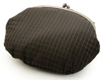 画像をギャラリービューアに読み込む, 【がま口バッグ 正絹 チェーン付き こげ茶地カエル柄 5寸サイズ】 日本製 ガマ口バック シンプル がま口ポーチ カバン 鞄