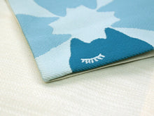 画像をギャラリービューアに読み込む, 【洗える半幅帯 リバーシブル】水色地ネコとクローバ柄 彩陽織 帯単品 四寸 半巾 小袋 女性 レディース 和装 着物 obi カジュアル【ksウク】