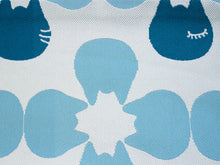 画像をギャラリービューアに読み込む, 【洗える半幅帯 リバーシブル】水色地ネコとクローバ柄 彩陽織 帯単品 四寸 半巾 小袋 女性 レディース 和装 着物 obi カジュアル【ksウク】