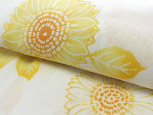 画像をギャラリービューアに読み込む, レディース浴衣 フリーサイズ 単品 白地ひまわり柄 三勝ブランド 仕立て上がり女性ゆかた 通気性のよいサラリとした着心地 送料無料《skワコ》《セール対象外》