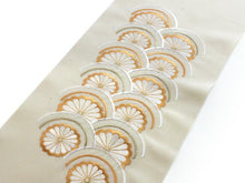 画像をギャラリービューアに読み込む, 刺繍 半衿 クリーム地青海波に菊柄 セミフォーマルからカジュアルまで 振袖にもおススメ 華やかな衿元に《tkわち》DM便発送可能 KZ MH