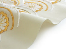 画像をギャラリービューアに読み込む, 刺繍 半衿 クリーム地青海波に菊柄 セミフォーマルからカジュアルまで 振袖にもおススメ 華やかな衿元に《tkわち》DM便発送可能 KZ MH