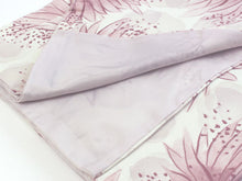 画像をギャラリービューアに読み込む, レディース 洗える着物 仕立上り 単品 フリーサイズ みすゞうた ピンク系大輪花柄 柔らかいちりめん生地 仕立て上がっているから届いたらすぐ着れる 気軽に洗濯できる 袷 女性 小紋 通販 プレタ着物 kimono《ktふに》