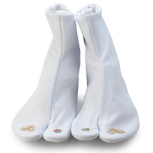 画像をギャラリービューアに読み込む, 手描き足袋 白色地猫に毬柄 Mサイズ 5枚こはぜ 女性 日本製 DM便発送可能 《kdウチ》