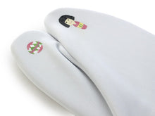 画像をギャラリービューアに読み込む, 手描き足袋 白色地こけしに毬柄 Mサイズ 5枚こはぜ 女性 日本製 DM便発送可能 《kdウチ》