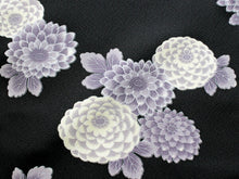 画像をギャラリービューアに読み込む, 正絹着物 仕立上り 黒地に万寿菊柄 フリーサイズ 単品 女性 プレタ 袷 小紋《クニ》