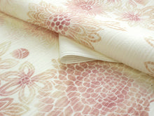 画像をギャラリービューアに読み込む, 洗える着物 夏 小紋 反物 セミオーダー 仕立て付 金子みすゞブランド オフホワイト地ピンク花柄 みすゞうた 送料無料 セール対象外 ktふく KZ