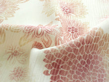 画像をギャラリービューアに読み込む, 洗える着物 夏 小紋 反物 セミオーダー 仕立て付 金子みすゞブランド オフホワイト地ピンク花柄 みすゞうた 送料無料 セール対象外 ktふく KZ