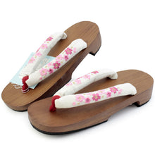 画像をギャラリービューアに読み込む, 下駄 レディース 浴衣 ゲタ フリーサイズ 塗り台白地桜刺繍鼻緒 右近タイプ 痛くない 歩きやすい かかと低め tkフチ【yukata_d19】