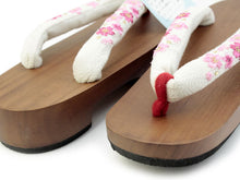 画像をギャラリービューアに読み込む, 下駄 レディース 浴衣 ゲタ フリーサイズ 塗り台白地桜刺繍鼻緒 右近タイプ 痛くない 歩きやすい かかと低め tkフチ【yukata_d19】