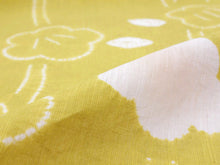 画像をギャラリービューアに読み込む, お仕立て上り浴衣 綿麻 からし地梅花紋 京 帽子絞り 仕立て上りだから届いたらすぐ着れる 《ktウク》