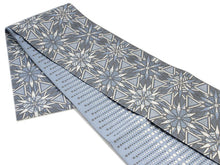 画像をギャラリービューアに読み込む, 半幅帯 正絹 リバーシブル 博多織 小袋帯 長尺 4m グレー 白 ブルー 花紋 雪花 柄 着物 細帯 レディース 女性 仕立て付き 送料無料 UR0808ウフ