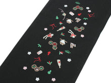 画像をギャラリービューアに読み込む, 半衿 刺繍 レディース 単品 あす楽 黒 正月 梅 松 竹 柄 半襟 ポリエステル 洗える 半えり 女性 和装小物 カジュアル 着物 おしゃれ 日本製 DM便 ラミエール kbくに