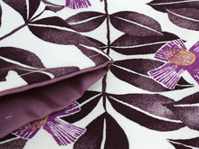 画像をギャラリービューアに読み込む, 洗える着物 袷 レトロ モダン 小紋 フリーサイズ オフホワイト 紫 椿 柄 レディース 仕立て上がり 金子みすゞ みすず プレタ ktふに KZ