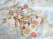 画像をギャラリービューアに読み込む, 訪問着 正絹 未仕立て 水色 梅 桜 貝桶 単品 仕立て付き ガード加工 足袋 プレゼント 新品 色 販売 購入 礼装 既婚 旅館 料亭 女将 仕事 パーティー 送料無料