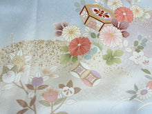 画像をギャラリービューアに読み込む, 訪問着 正絹 未仕立て 水色 梅 桜 貝桶 単品 仕立て付き ガード加工 足袋 プレゼント 新品 色 販売 購入 礼装 既婚 旅館 料亭 女将 仕事 パーティー 送料無料