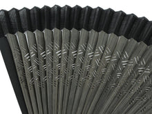 画像をギャラリービューアに読み込む, 扇子 男性用 袋付き セット 黒地 ブラウン 翠嵐 無地 檜垣 チャーム付き 綿 竹 木箱入り メンズ 父の日 プレゼント ギフト おしゃれ 紳士 男性 せんす 扇子袋 セット 和装小物 夏 3237S KZ