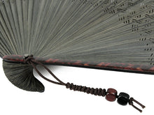 画像をギャラリービューアに読み込む, 扇子 男性用 袋付き セット 黒地 ブラウン 翠嵐 無地 檜垣 チャーム付き 綿 竹 木箱入り メンズ 父の日 プレゼント ギフト おしゃれ 紳士 男性 せんす 扇子袋 セット 和装小物 夏 3237S KZ